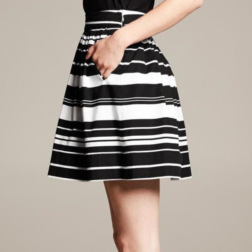 6 for $35  / BANANA REPUBLIC Black and White Skirt